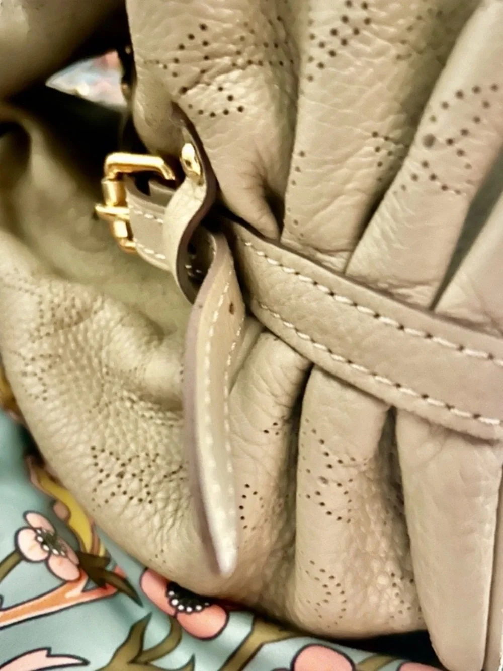 Louis Vuitton “Mahina” Shoulder Bag - Large. Pristine Condition! - Picture 9 of 15